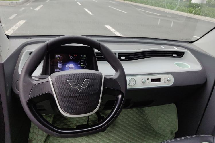 Used Wuling Hongguang MINIEV 2021 Macaron Premium Model – Lithium Iron Phosphate Interior 3