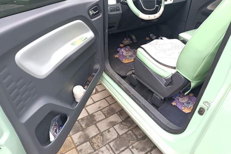 Used Wuling Hongguang MINIEV 2021 Macaron Premium Model – Lithium Iron Phosphate Interior 3