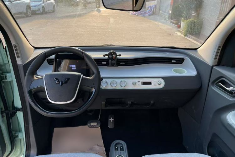 Used Wuling Hongguang MINIEV 2021 Macaron Premium Model – Lithium Iron Phosphate Interior 3