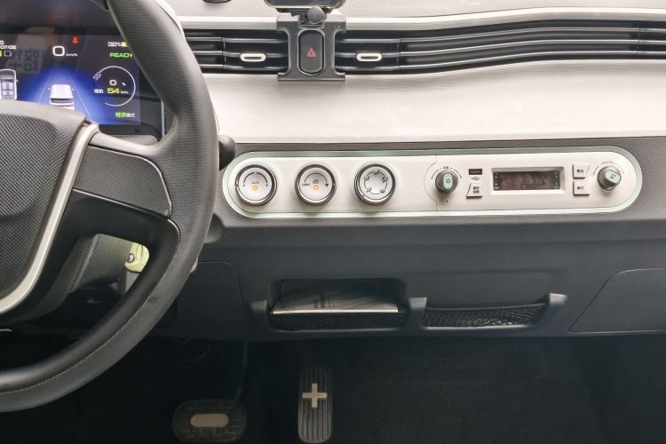 Used Wuling Hongguang MINIEV 2021 Macaron Premium Model – Lithium Iron Phosphate Interior 3