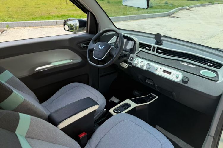 Used Wuling Hongguang MINIEV 2021 Macaron Premium Model – Lithium Iron Phosphate Interior 3