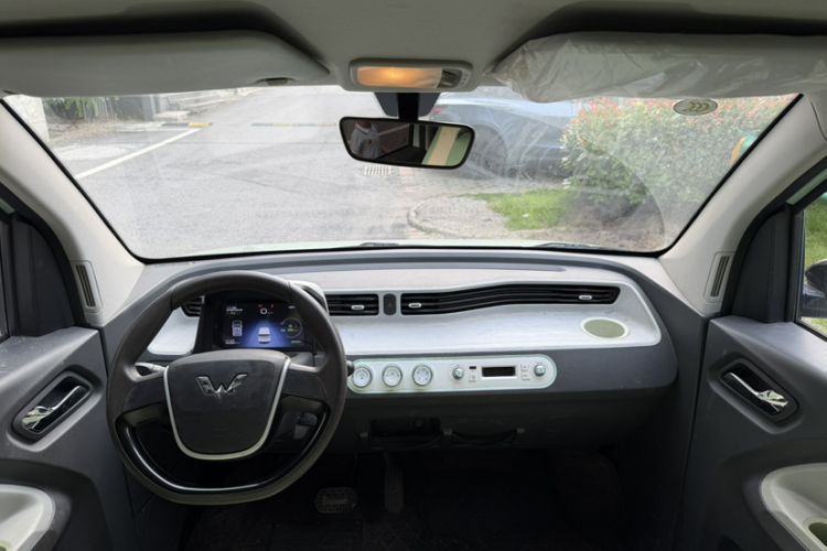 Used Wuling Hongguang MINIEV 2021 Macaron Fashion Model Lithium Iron Phosphate Interior 3