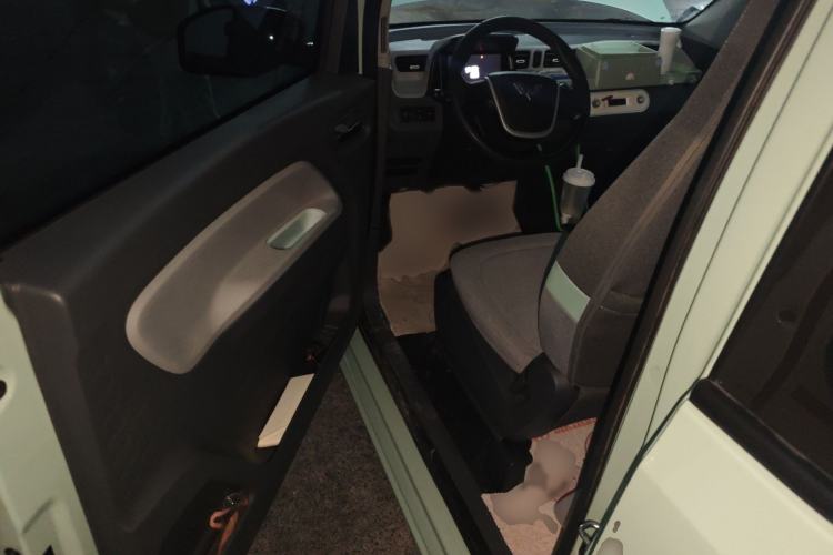 Used Wuling Hongguang MINIEV 2021 Macaron Fashion Model Lithium Iron Phosphate Interior 3