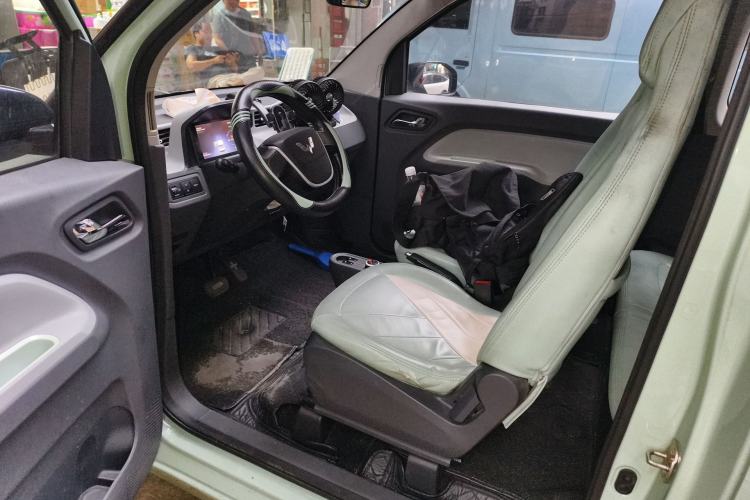 Used Wuling Hongguang MINIEV 2021 Macaron Premium Model – Lithium Iron Phosphate Interior 3