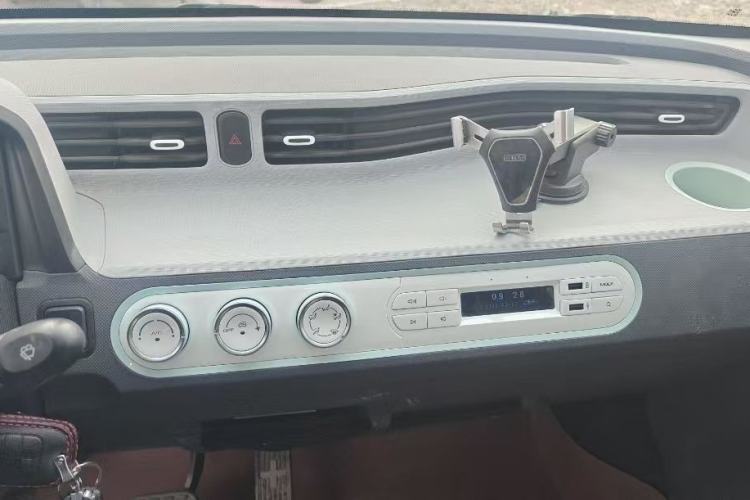 Used Wuling Hongguang MINIEV 2021 Macaron Premium Model – Lithium Iron Phosphate Interior 3