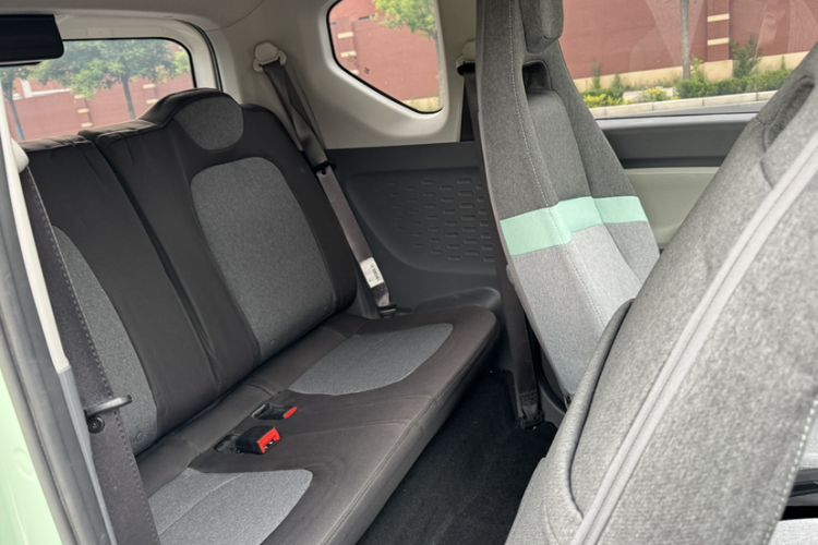 Used Wuling Hongguang MINIEV 2021 Macaron Premium Model – Lithium Iron Phosphate Interior 4