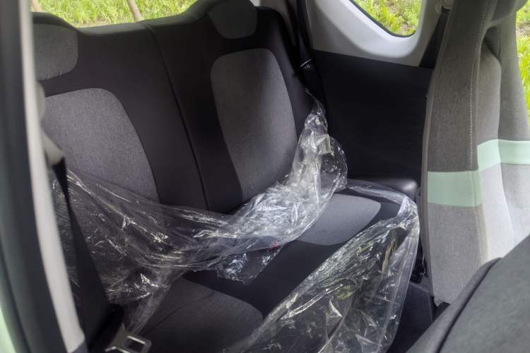 Used Wuling Hongguang MINIEV 2021 Macaron Premium Model – Lithium Iron Phosphate Interior 4