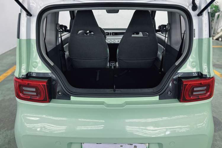 Used Wuling Hongguang MINIEV 2021 Macaron Sandwich Model 120 km Lithium Iron Phosphate Interior 4