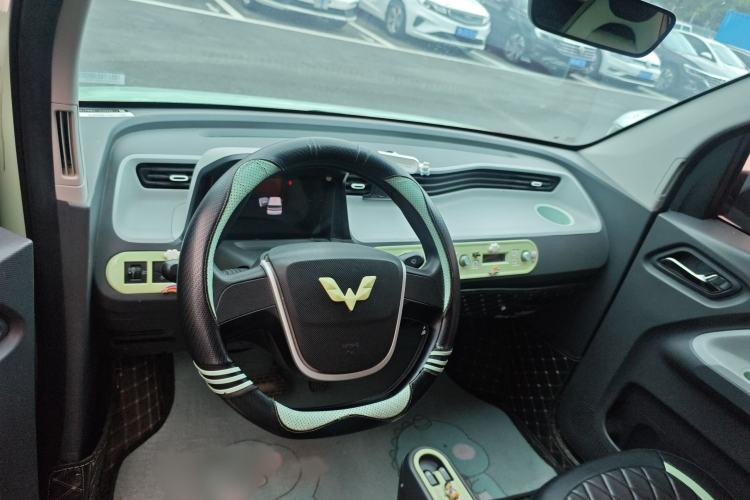 Used Wuling Hongguang MINIEV 2021 Macaron Fashion Model Lithium Iron Phosphate Interior 4
