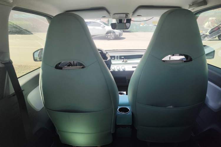 Used Wuling Hongguang MINIEV 2021 Macaron Premium Model – Lithium Iron Phosphate Interior 4