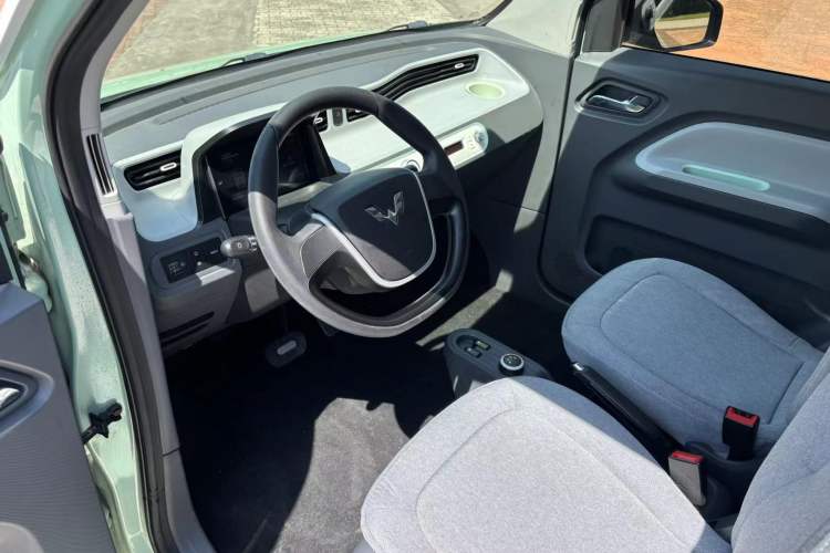 Used Wuling Hongguang MINIEV 2021 Macaron Premium Model – Lithium Iron Phosphate Interior 4