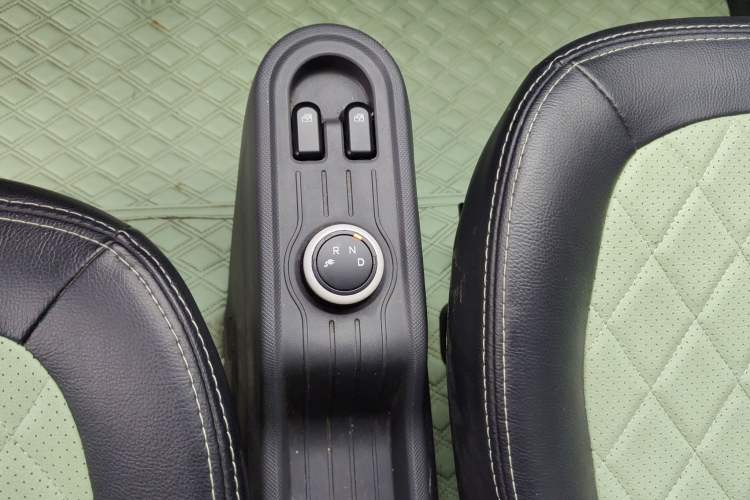 Used Wuling Hongguang MINIEV 2021 Macaron Premium Model – Lithium Iron Phosphate Interior 5