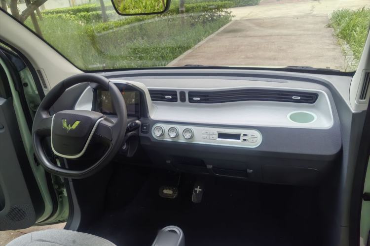 Used Wuling Hongguang MINIEV 2021 Macaron Premium Model – Lithium Iron Phosphate Interior 5