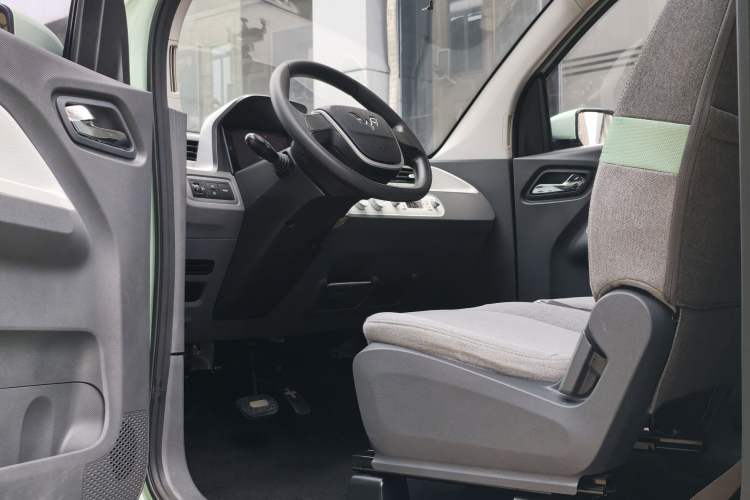 Used Wuling Hongguang MINIEV 2021 Macaron Premium Model – Lithium Iron Phosphate Interior 5