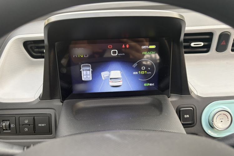 Used Wuling Hongguang MINIEV 2021 Macaron Sandwich Model 170 km Lithium Iron Phosphate Interior 5