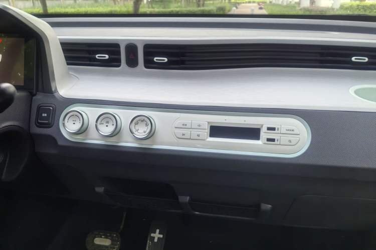 Used Wuling Hongguang MINIEV 2021 Macaron Premium Model – Lithium Iron Phosphate Interior 7