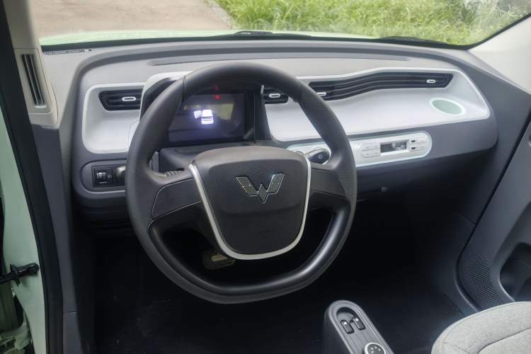 Used Wuling Hongguang MINIEV 2021 Macaron Premium Model – Lithium Iron Phosphate Interior 8