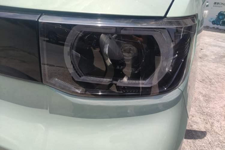 Used Wuling Hongguang MINIEV 2021 Macaron Sandwich Model 120 km Lithium NMC Left Front Headlight