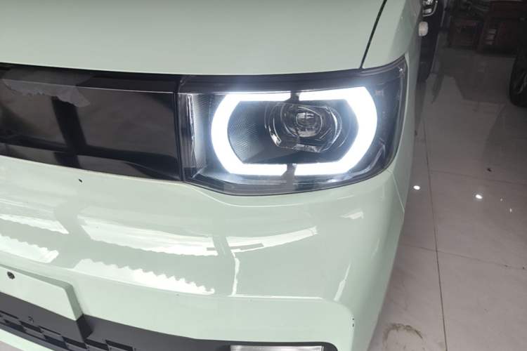 Used Wuling Hongguang MINIEV 2021 Macaron Fashion Edition Lithium-Ion Battery Left Front Headlight