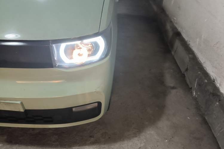 Used Wuling Hongguang MINIEV 2021 Macaron Fashion Edition Lithium-Ion Battery Left Front Headlight