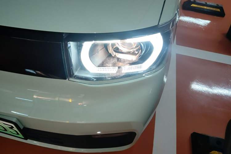 Used Wuling Hongguang MINIEV 2021 Macaron Sandwich Model 170 km Lithium Iron Phosphate Left Front Headlight