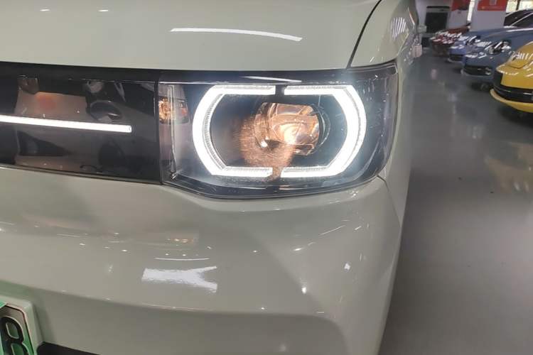 Used Wuling Hongguang MINIEV 2021 Macaron Premium Model – Lithium-NMC Left Front Headlight