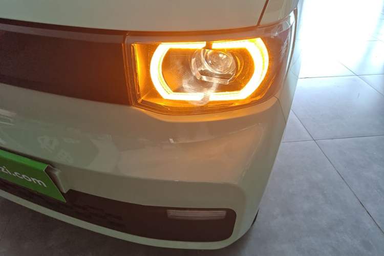 Used Wuling Hongguang MINIEV 2021 Macaron Fashion Edition Lithium-Ion Battery Left Front Headlight