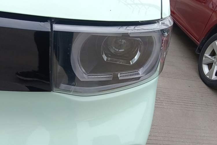 Used Wuling Hongguang MINIEV 2021 Macaron Premium Model – Lithium Iron Phosphate Left Front Headlight