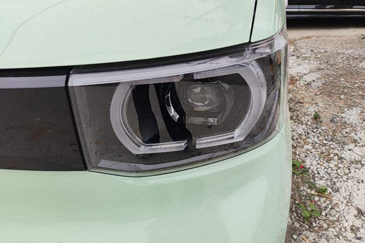Used Wuling Hongguang MINIEV 2021 Macaron Premium Model – Lithium Iron Phosphate Left Front Headlight