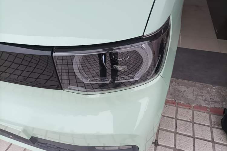 Used Wuling Hongguang MINIEV 2021 Macaron Sandwich Model 120 km Lithium Iron Phosphate Left Front Headlight