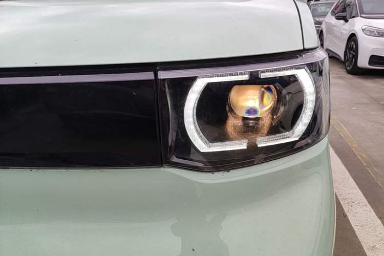 Used Wuling Hongguang MINIEV 2021 Macaron Sandwich Model 120 km Lithium Iron Phosphate Left Front Headlight