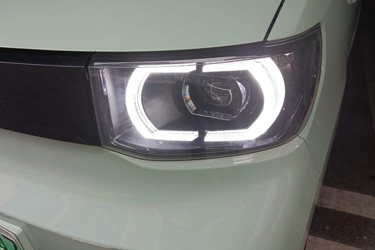 Used Wuling Hongguang MINIEV 2021 Macaron Fashion Model Lithium Iron Phosphate Left Front Headlight