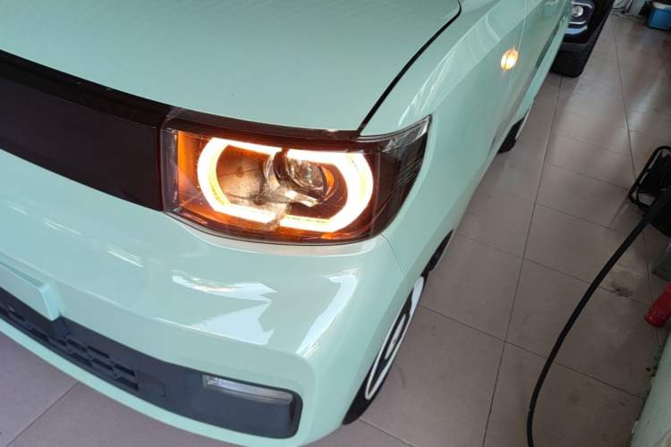 Used Wuling Hongguang MINIEV 2021 Macaron Premium Model – Lithium Iron Phosphate Left Front Headlight