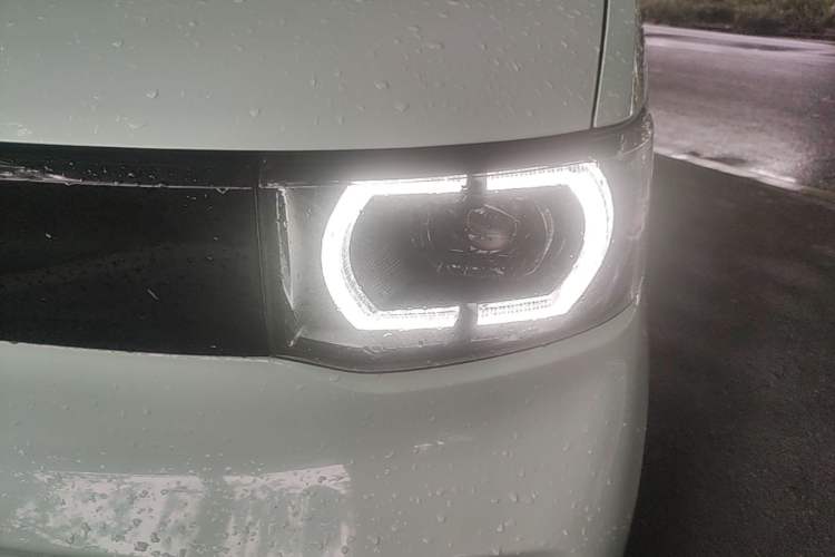 Used Wuling Hongguang MINIEV 2021 Macaron Premium Model – Lithium Iron Phosphate Left Front Headlight