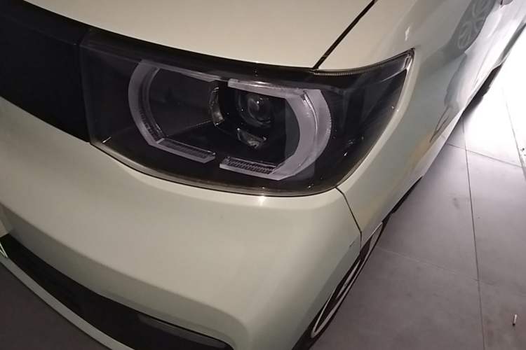 Used Wuling Hongguang MINIEV 2021 Macaron Fashion Edition Lithium-Ion Battery Left Front Headlight