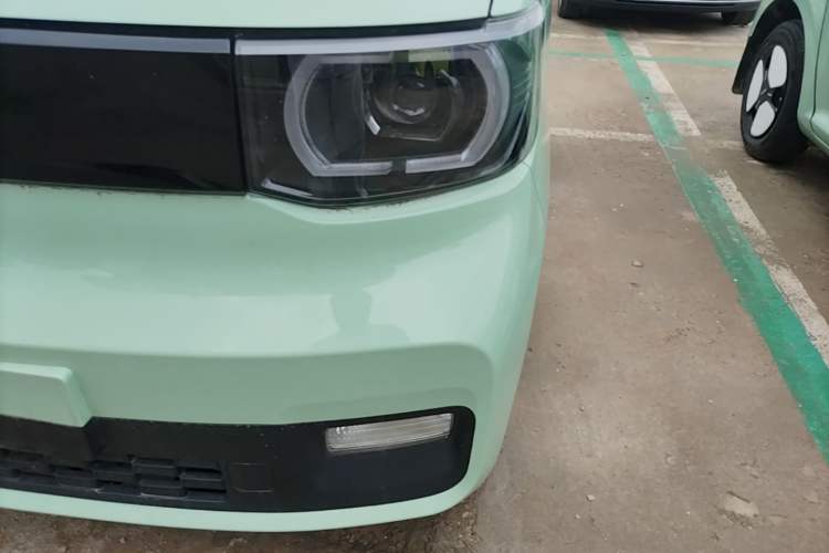 Used Wuling Hongguang MINIEV 2021 Macaron Premium Model – Lithium-NMC Left Front Headlight