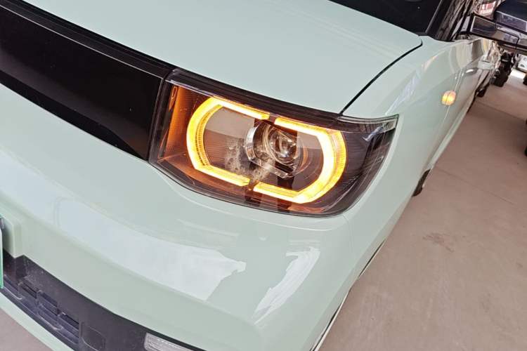 Used Wuling Hongguang MINIEV 2021 Macaron Fashion Edition Lithium-Ion Battery Left Front Headlight