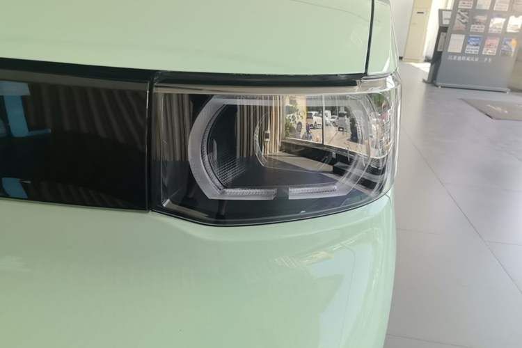 Used Wuling Hongguang MINIEV 2021 Macaron Premium Model – Lithium Iron Phosphate Left Front Headlight