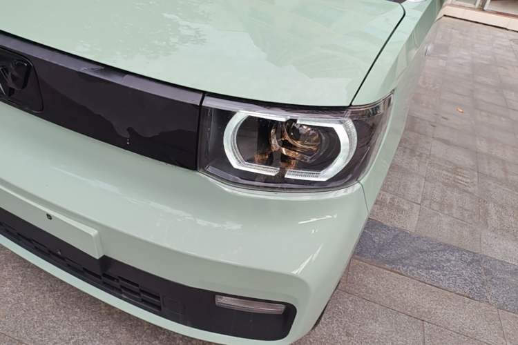 Used Wuling Hongguang MINIEV 2021 Macaron Sandwich Model 120 km Lithium Iron Phosphate Left Front Headlight
