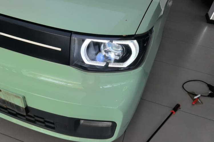 Used Wuling Hongguang MINIEV 2021 Macaron Fashion Edition Lithium-Ion Battery Left Front Headlight
