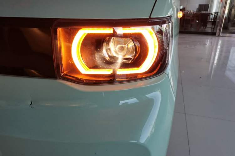 Used Wuling Hongguang MINIEV 2021 Macaron Fashion Edition Lithium-Ion Battery Left Front Headlight