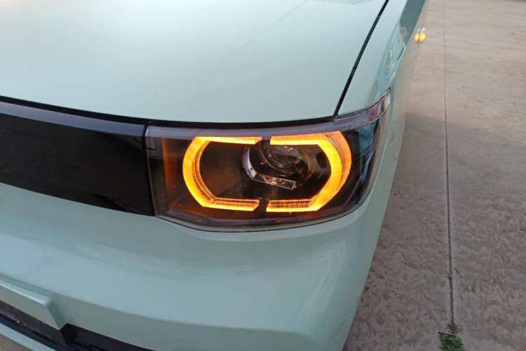 Used Wuling Hongguang MINIEV 2021 Macaron Fashion Model Lithium Iron Phosphate Left Front Headlight