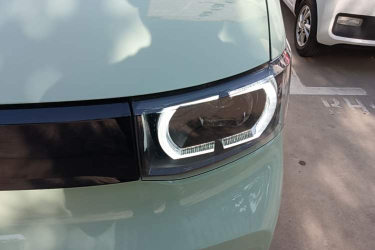 Used Wuling Hongguang MINIEV 2021 Macaron Fashion Model Lithium Iron Phosphate Left Front Headlight