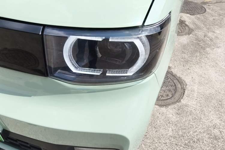 Used Wuling Hongguang MINIEV 2021 Macaron Premium Model – Lithium-NMC Left Front Headlight