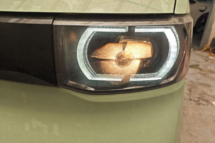 Used Wuling Hongguang MINIEV 2021 Macaron Premium Model – Lithium-NMC Left Front Headlight