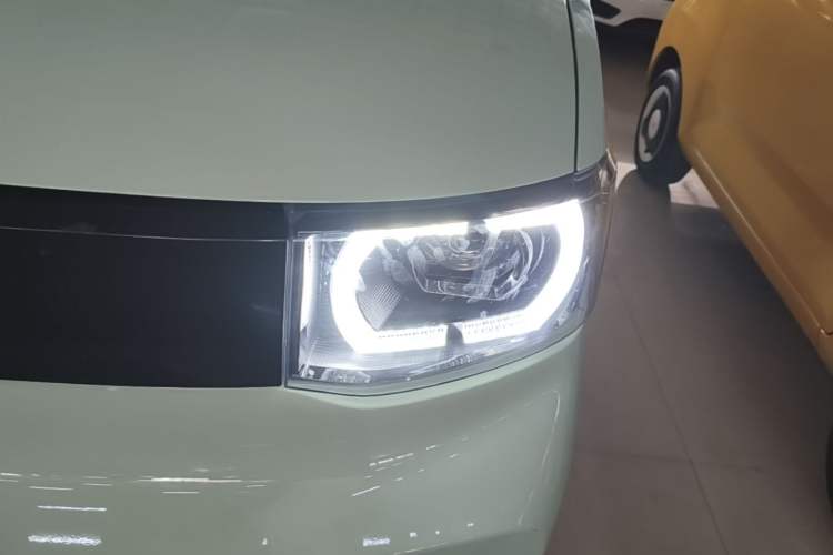 Used Wuling Hongguang MINIEV 2021 Macaron Fashion Model Lithium Iron Phosphate Left Front Headlight