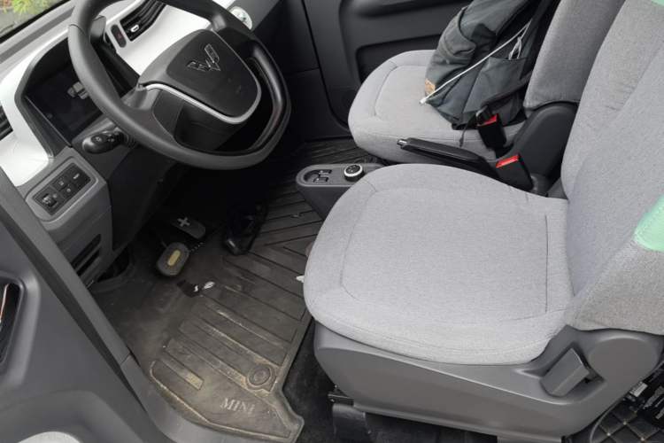 Used Wuling Hongguang MINIEV 2021 Macaron Fashion Model Lithium Iron Phosphate Left Front Seat