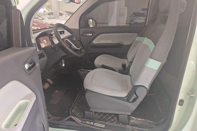 Used Wuling Hongguang MINIEV 2021 Macaron Fashion Model Lithium Iron Phosphate Left Front Seat