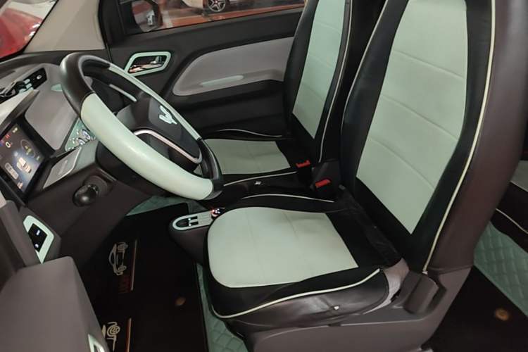 Used Wuling Hongguang MINIEV 2021 Macaron Sandwich Model 170 km Lithium Iron Phosphate Left Front Seat