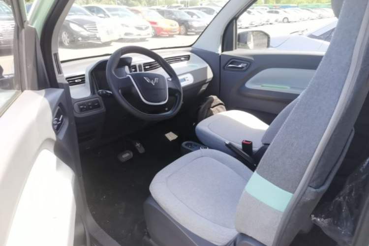 Used Wuling Hongguang MINIEV 2021 Macaron Premium Model – Lithium Iron Phosphate Left Front Seat